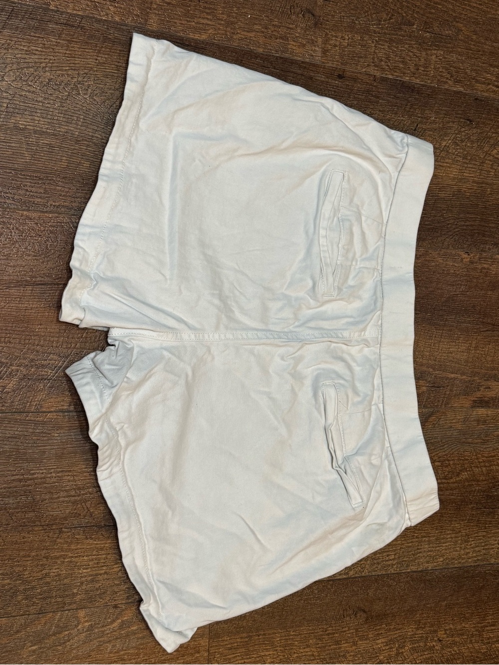 Sofia Jeans by Sofia Vergara White Button Juliets Shorts - Picture 2 of 4